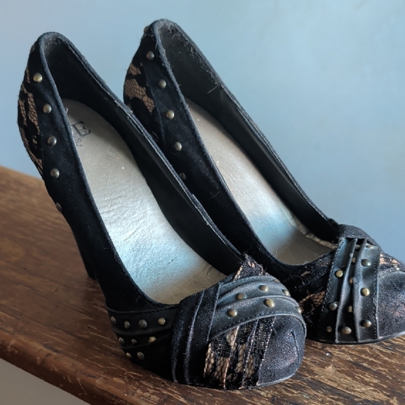BKE Sole Black Lace Studded High Heels - Picture 7 of 7